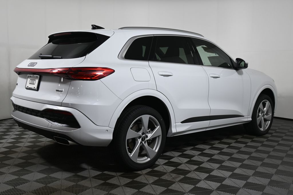 Thumbnail: 2025 Audi Q5 - 6