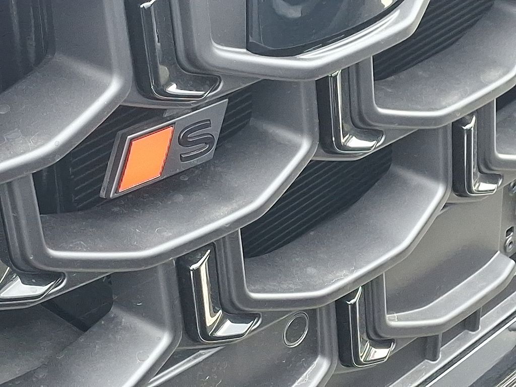 Thumbnail: 2026 Audi SQ8 - 3