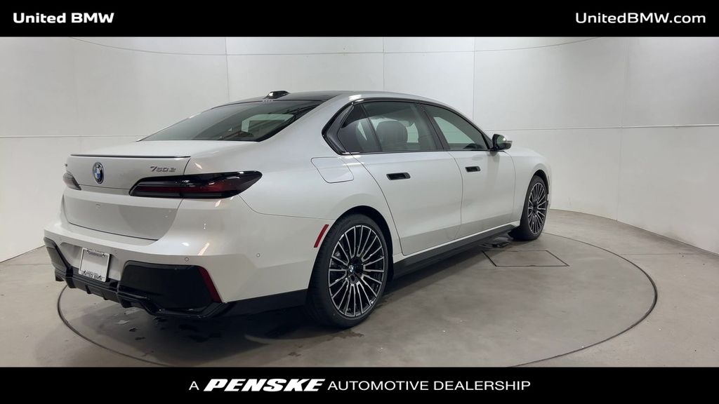 Thumbnail: 2026 BMW 7 Series - 8