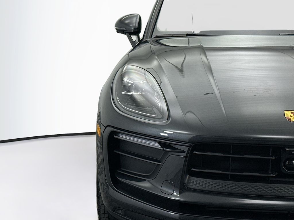 Thumbnail: 2026 Porsche Macan - 12