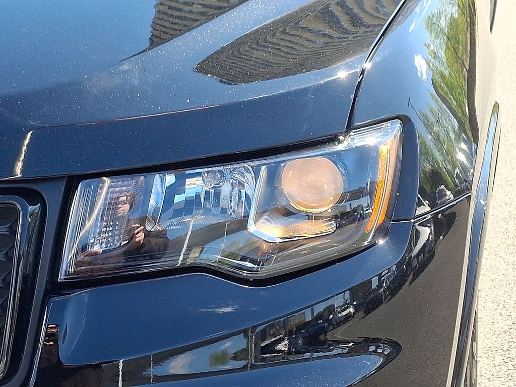 Thumbnail: 2020 Jeep Grand Cherokee - 9