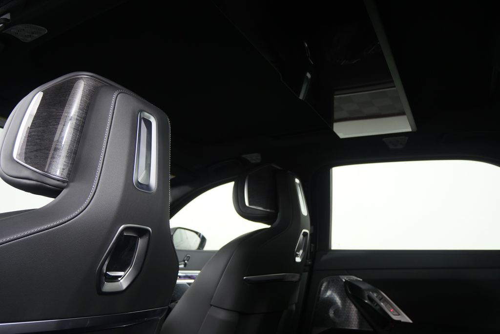 Thumbnail: 2026 BMW 7 Series - 16