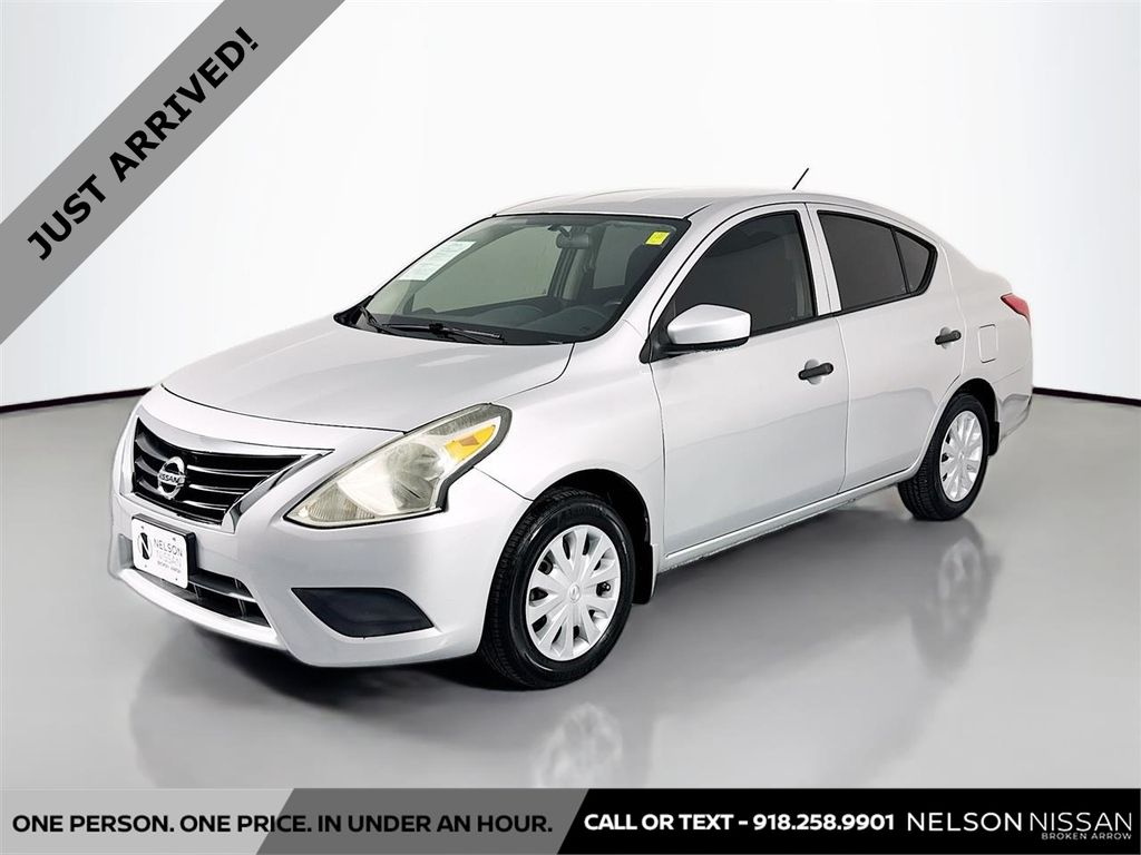 Brilliant Silver Metallic 2016 Nissan Versa 1.6 S Sedan Front-Wheel Drive 5-Speed Manual