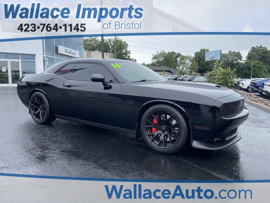 Pitch Black Clearcoat 2016 Dodge Challenger Coupe Rear-Wheel Drive 6-Speed Manual