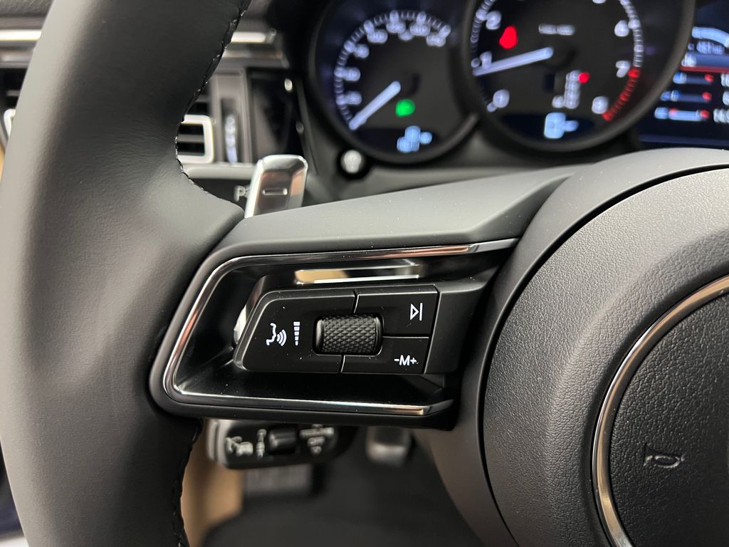 Thumbnail: 2026 Porsche Macan - 19