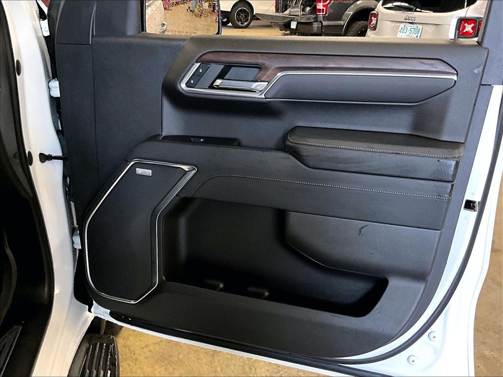 2023 GMC Sierra 1500 — photo 12