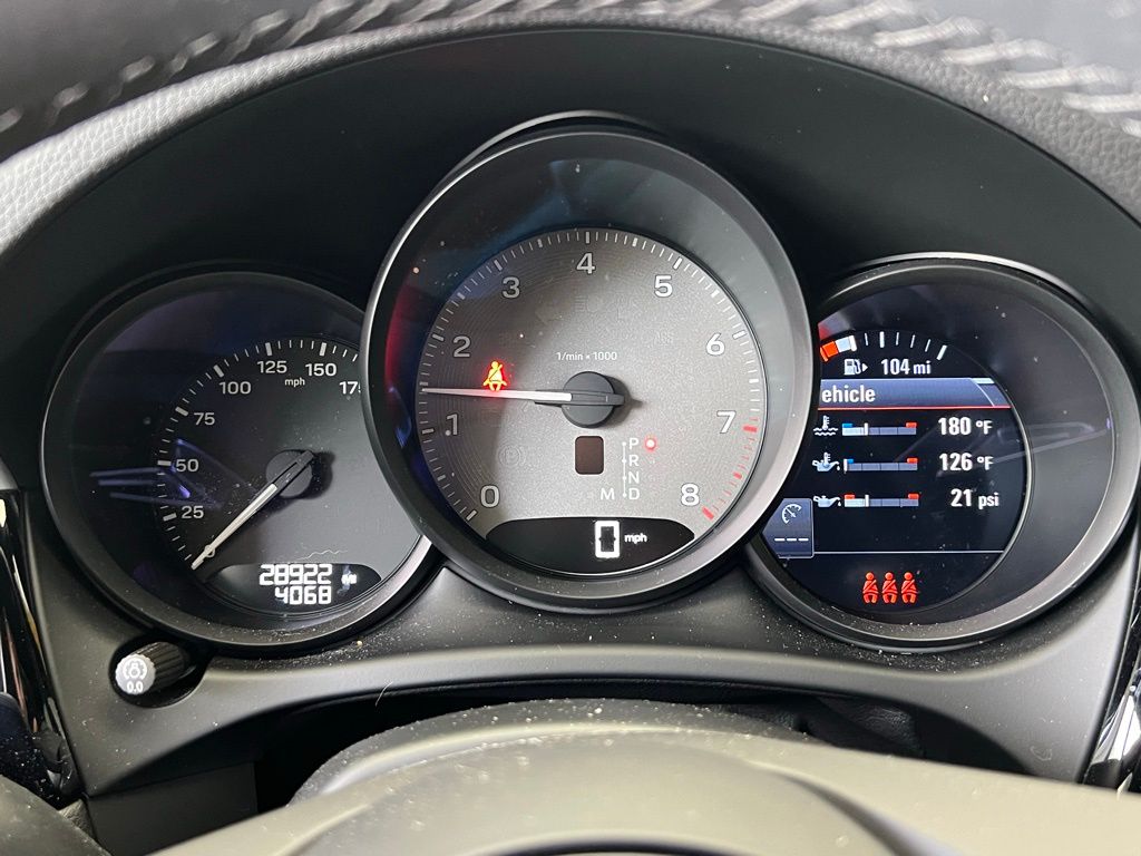 Thumbnail: 2023 Porsche Macan - 10