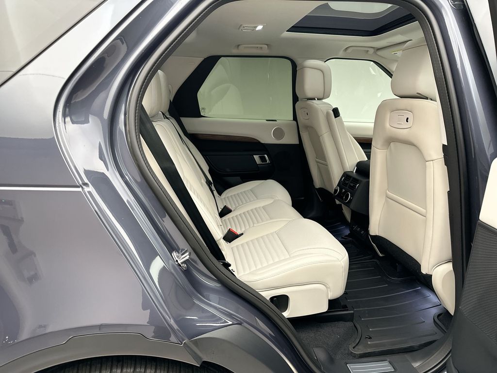 Thumbnail: 2025 Land Rover Discovery - 4