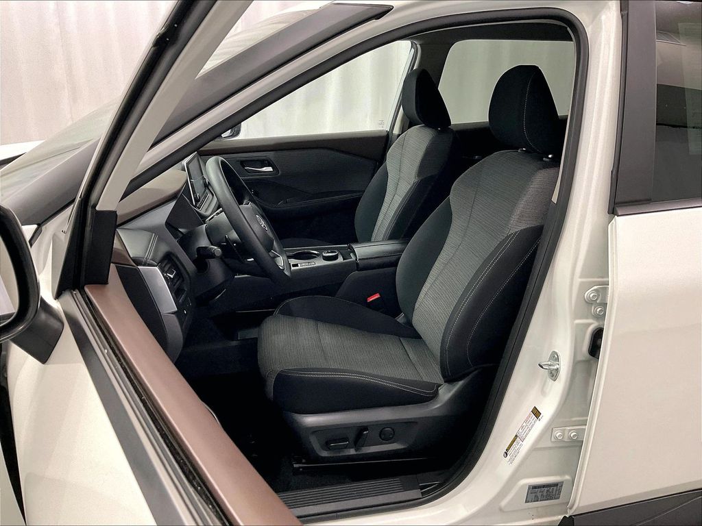 2023 Nissan Rogue — photo 10