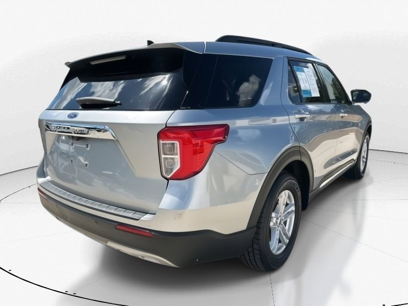 2024 Silver Metallic Ford Explorer XLT RWD SUV