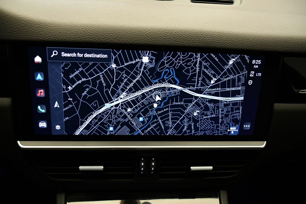 Thumbnail: 2022 Porsche Cayenne - 30