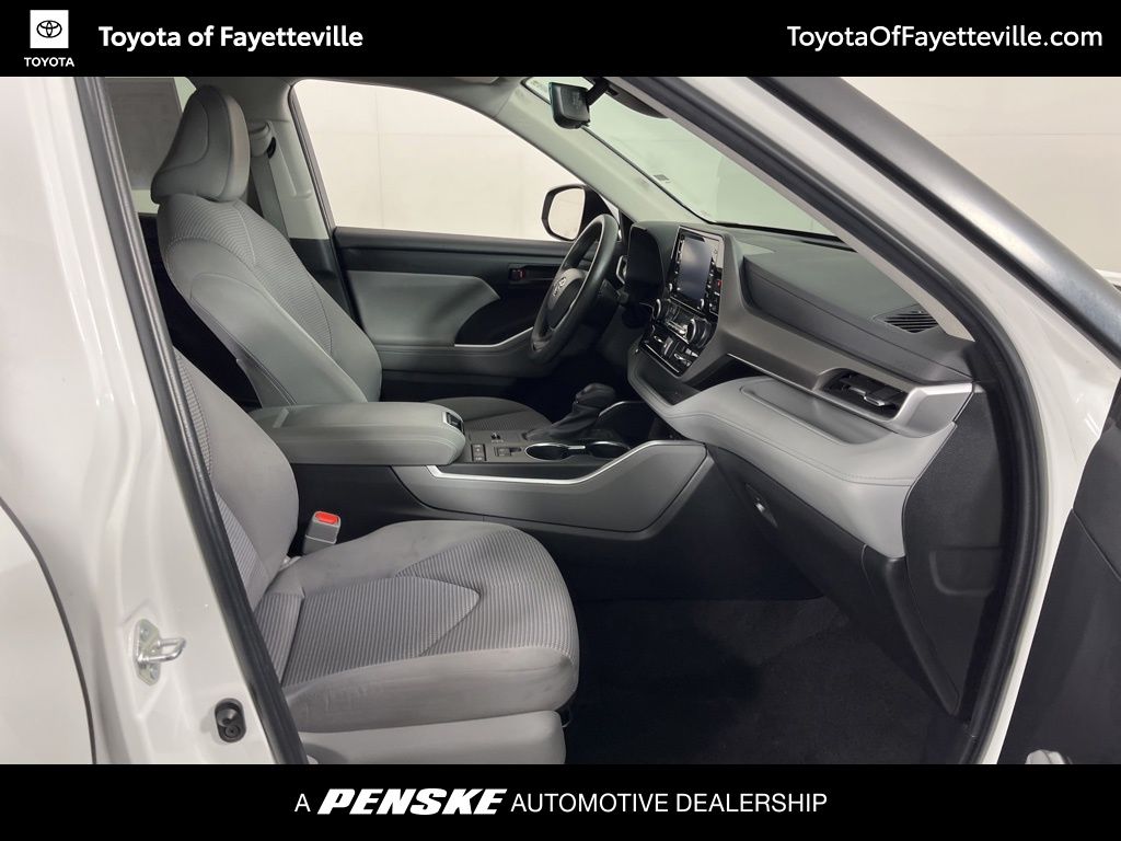 Thumbnail: 2022 Toyota Highlander - 5