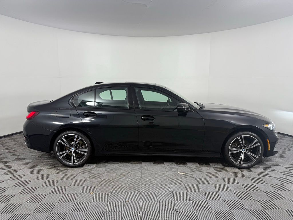 Thumbnail: 2023 BMW 3 Series - 4