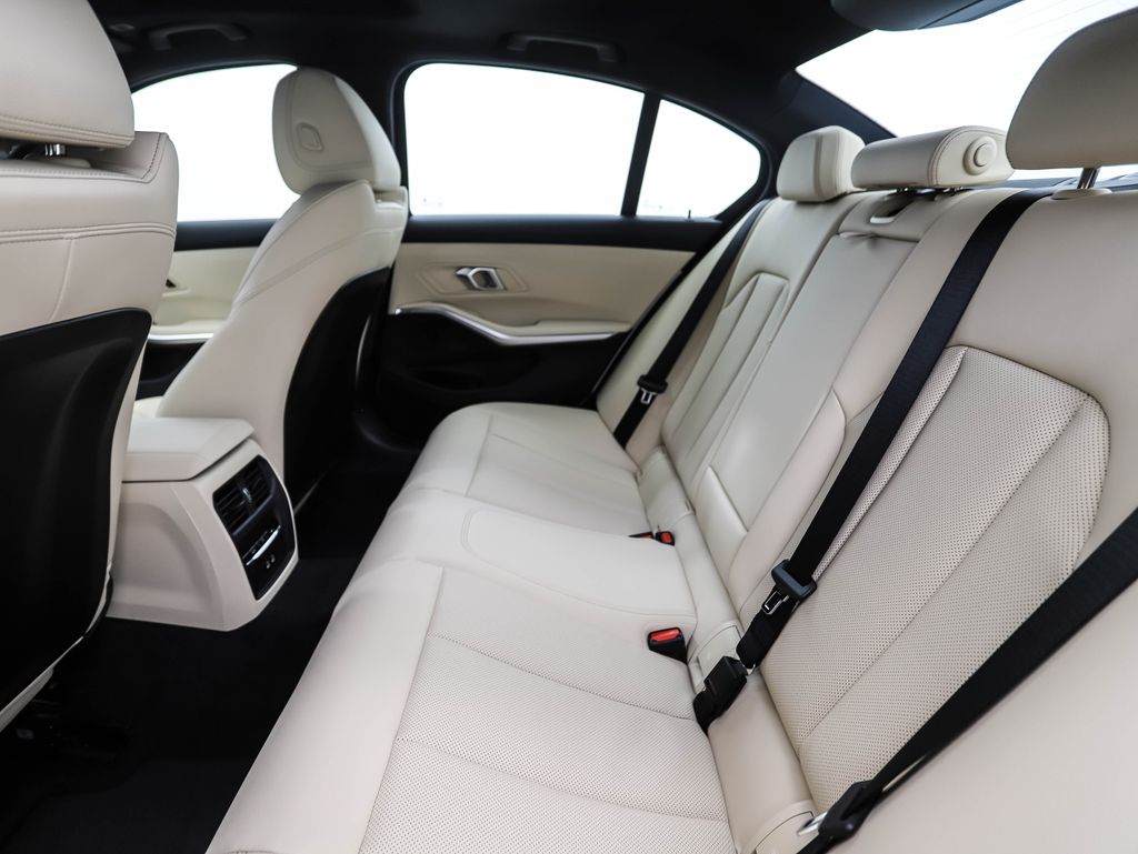 Thumbnail: 2025 BMW 3 Series - 23