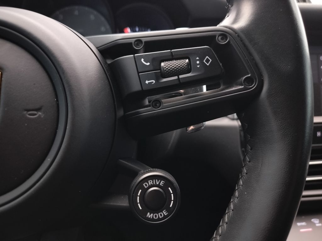 Thumbnail: 2023 Porsche Macan - 10