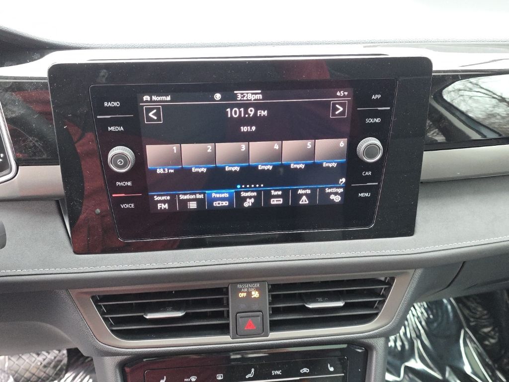 2026 Volkswagen Taos 1.5T SE Black Gray at Sutliff Volkswagen