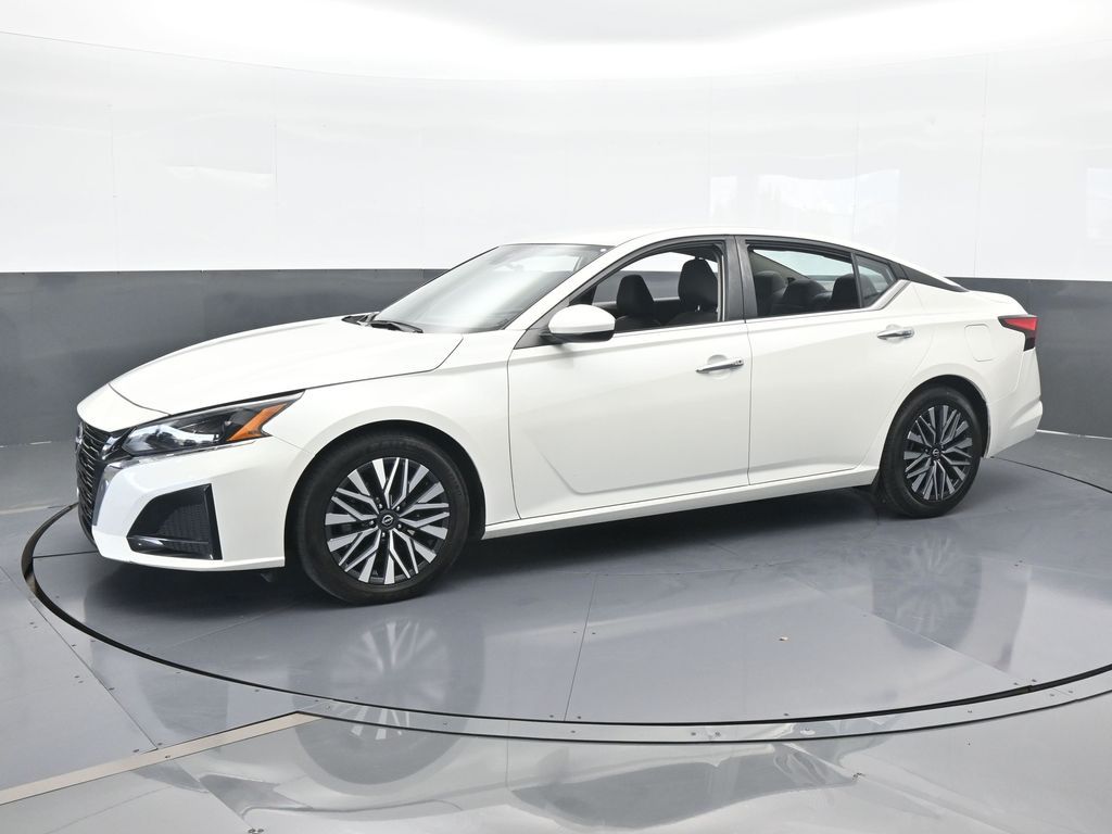 Used 2023 Nissan Altima SV with VIN 1N4BL4DV3PN313186 for sale in Miami Lakes, FL