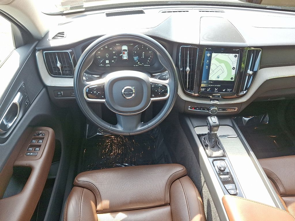 Thumbnail: 2018 Volvo XC60 - 11