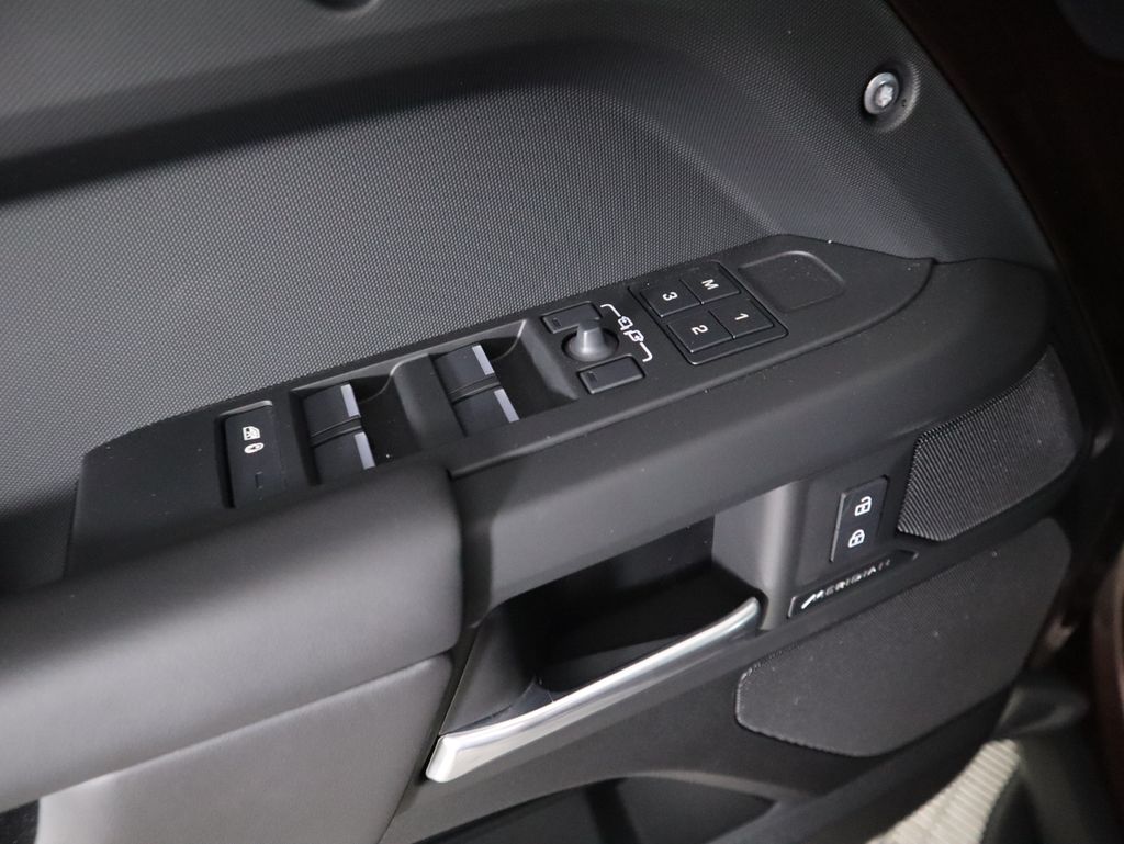 Thumbnail: 2025 Land Rover Defender - 25