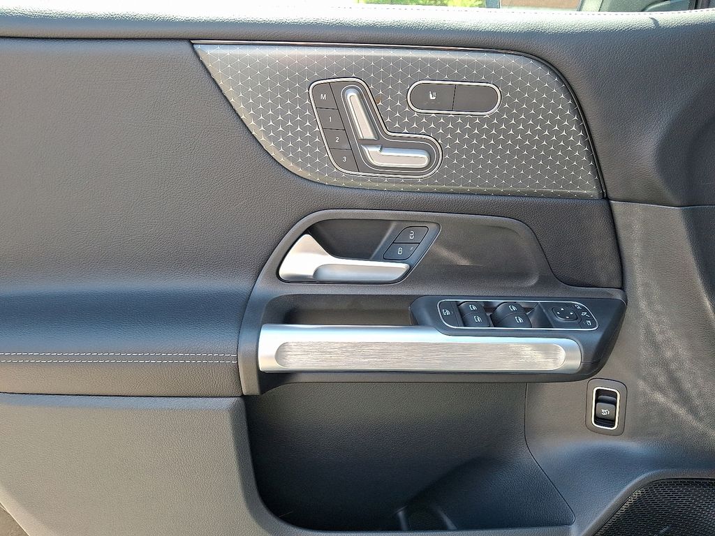 Thumbnail: 2026 Mercedes-Benz GLB - 12