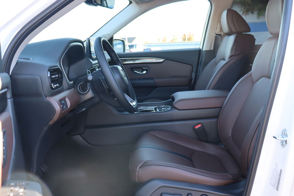 2025 Honda Pilot Elite 32