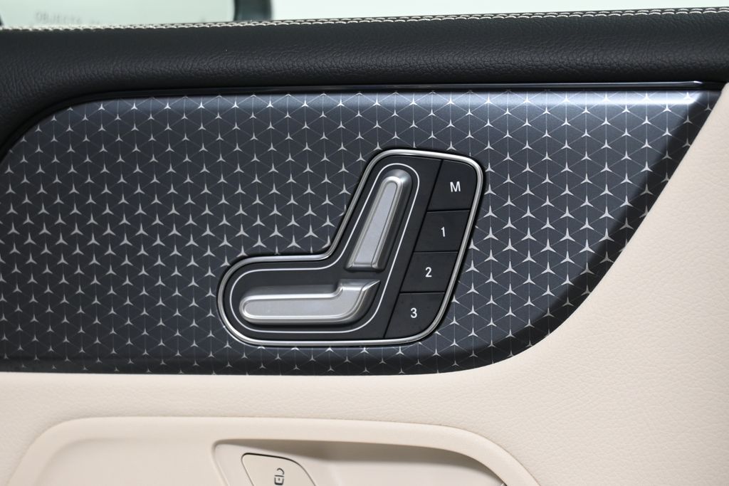 Thumbnail: 2025 Mercedes-Benz GLB - 27