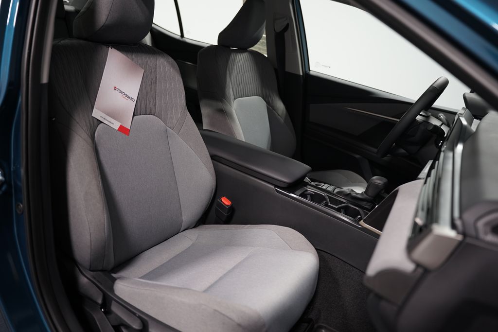 2025 Toyota Camry LE 28