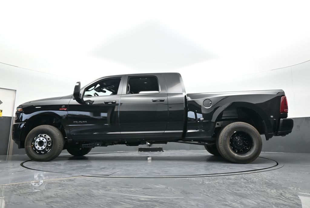New 2026 Diamond Black Crystal Pearlcoat Ram Laramie image 57