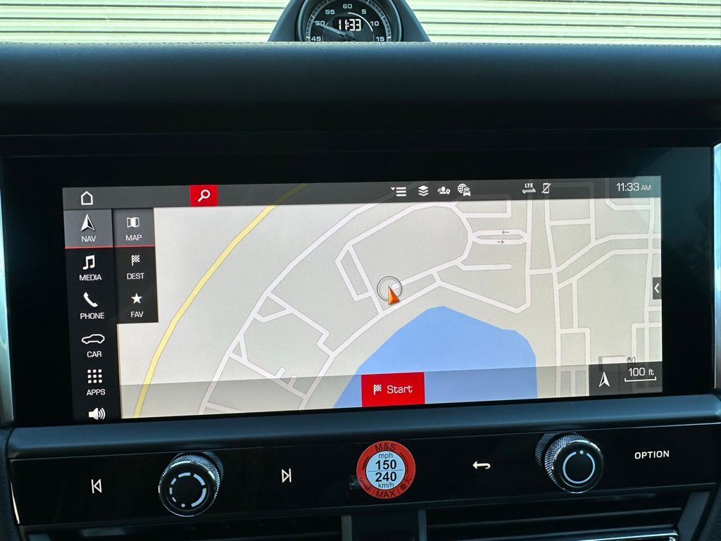 Thumbnail: 2026 Porsche Macan - 32