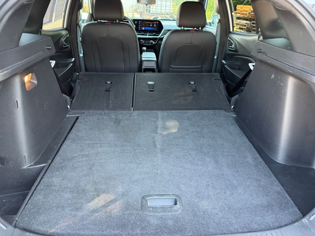 Used 2025 Chevrolet Trax SUV