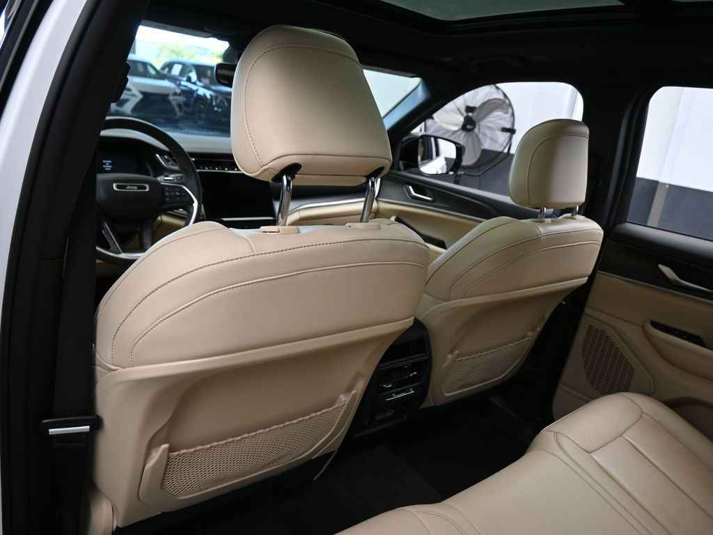 Used 2023 Bright White Clearcoat Jeep Limited image 35