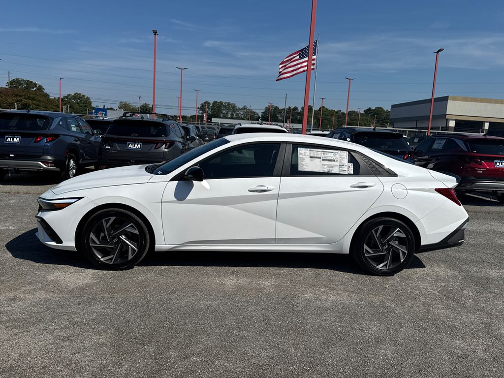 2025 Hyundai Elantra Hybrid SEL Sport photo 2