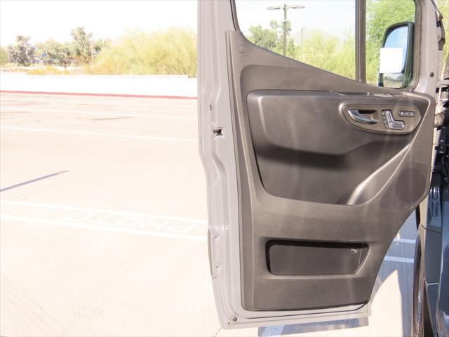 Thumbnail: 2025 Mercedes-Benz Sprinter - 25