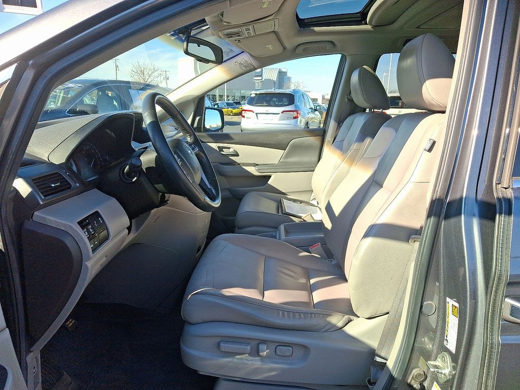 Thumbnail: 2012 Honda Odyssey - 17