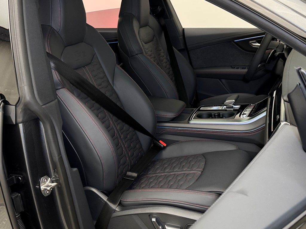 Thumbnail: 2025 Audi RS Q8 - 27