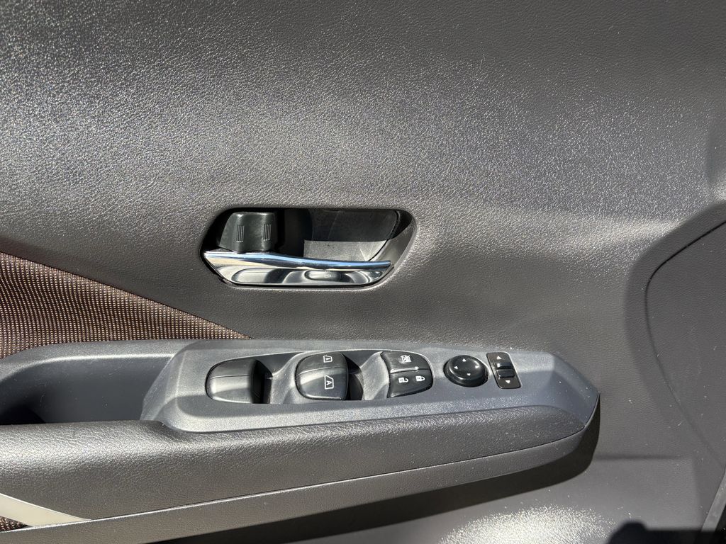 Used 2023 Super Black Nissan SR image 11