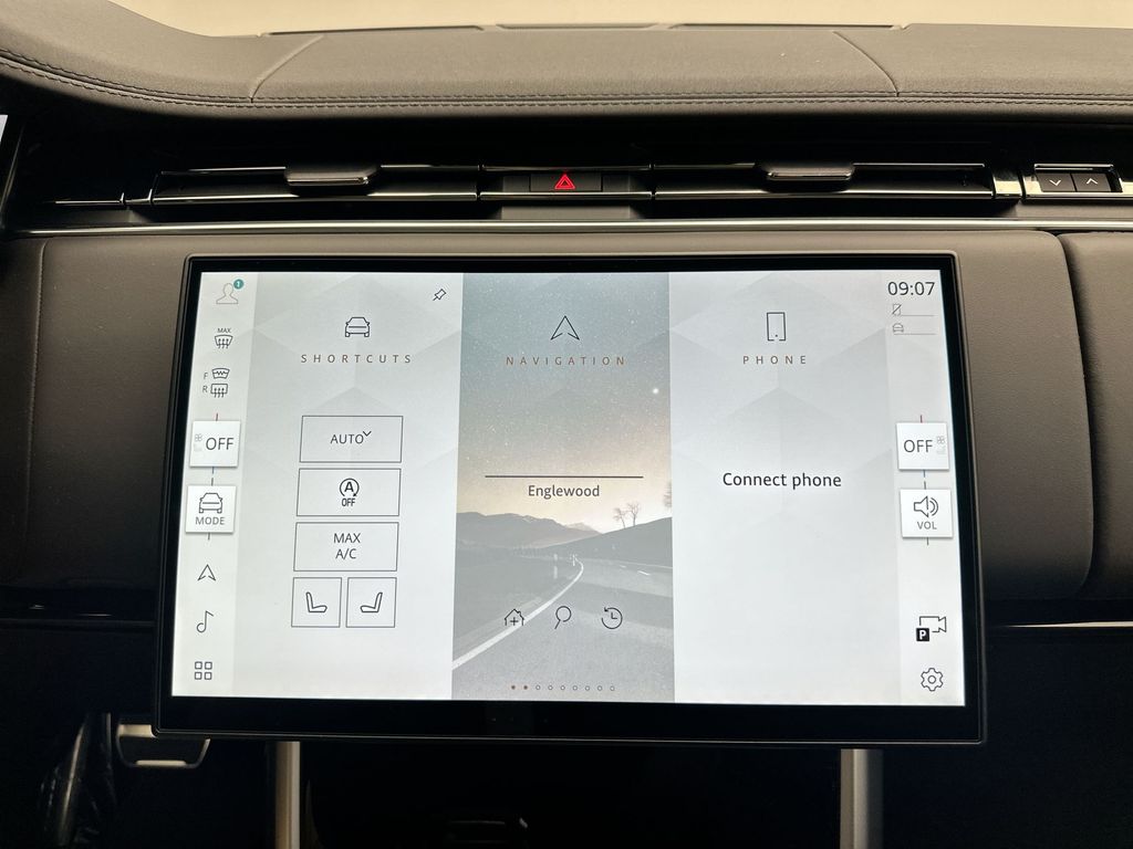 2025 Land Rover Range Rover SE 12