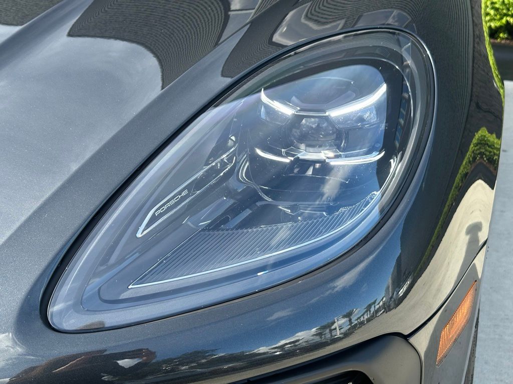 Thumbnail: 2023 Porsche Macan - 13