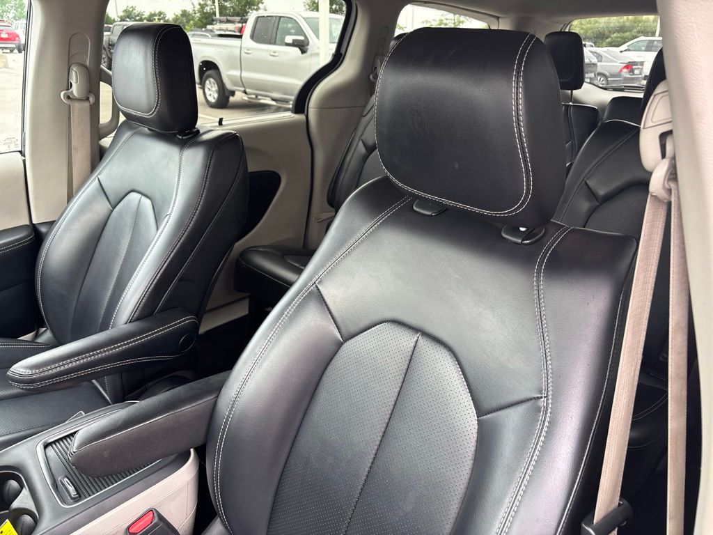 Used 2023 Chrysler Pacifica Van