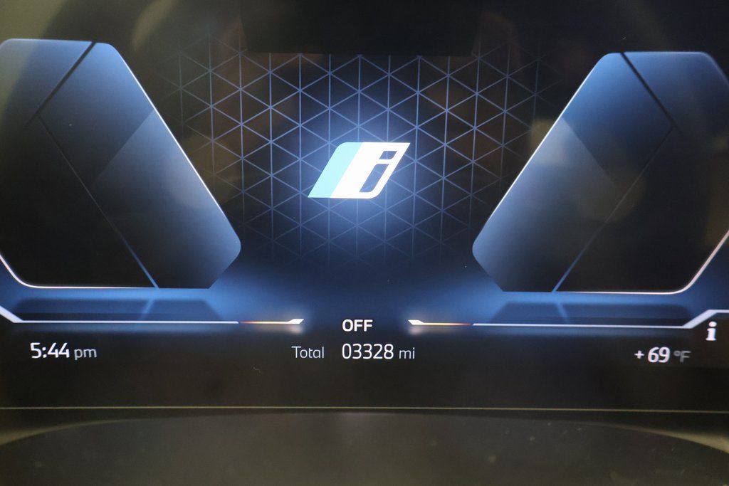 Thumbnail: 2025 BMW i4 - 17