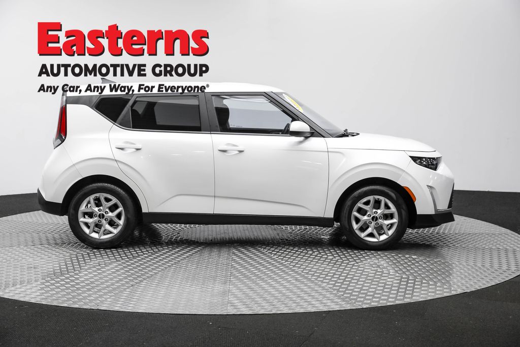 Used 2023 White Kia LX image 4