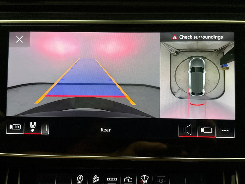 Thumbnail: 2022 Audi Q8 - 16