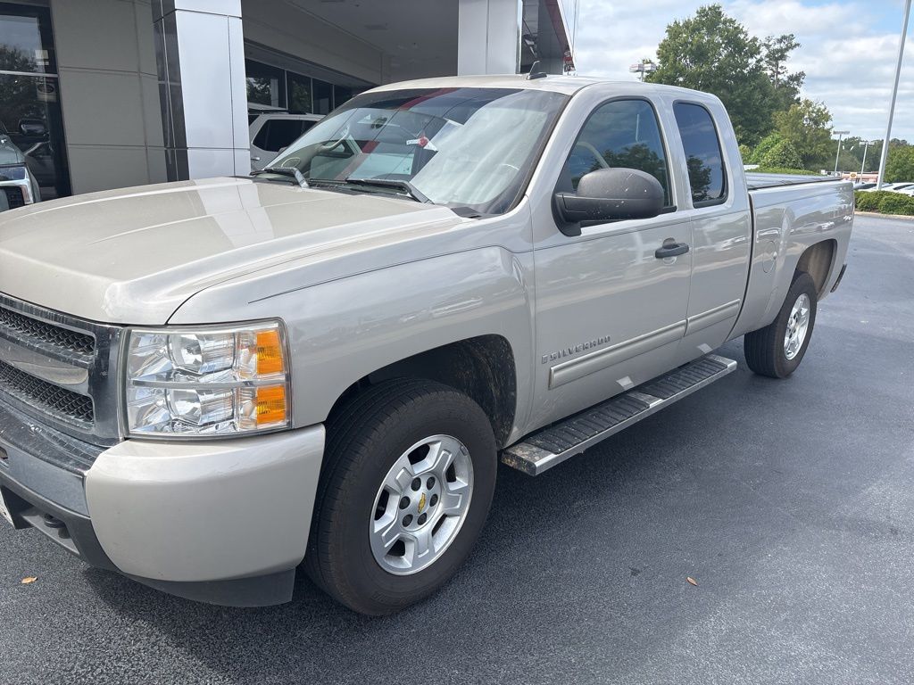 2009 Chevrolet Silverado 1500 LT photo 3