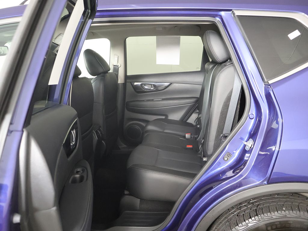 Used 2018 Blue Nissan SL image 29