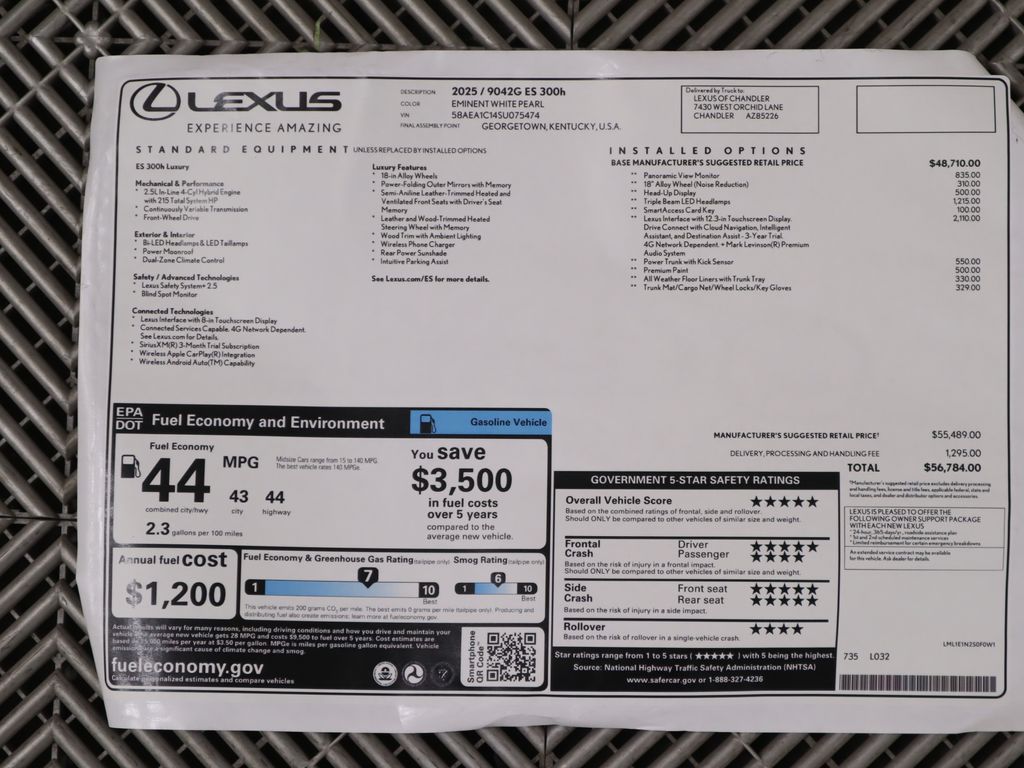 Used 2025 White Lexus 300h Luxury image 9