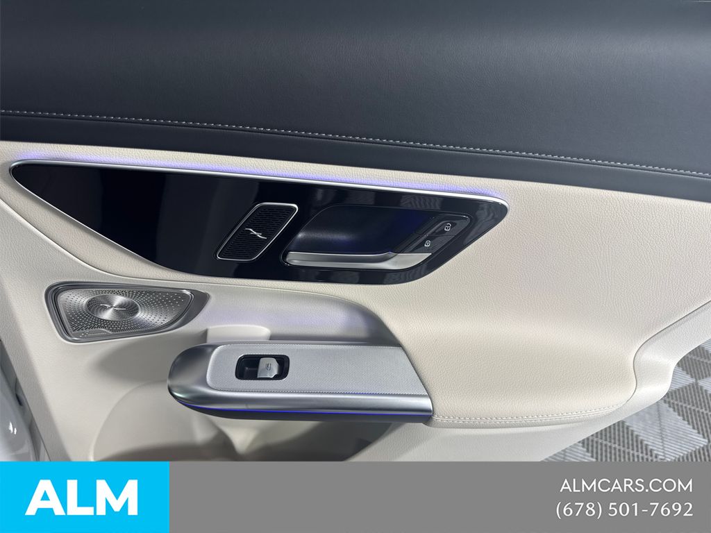 Used 2025 White Mercedes-Benz GLC 300 image 19