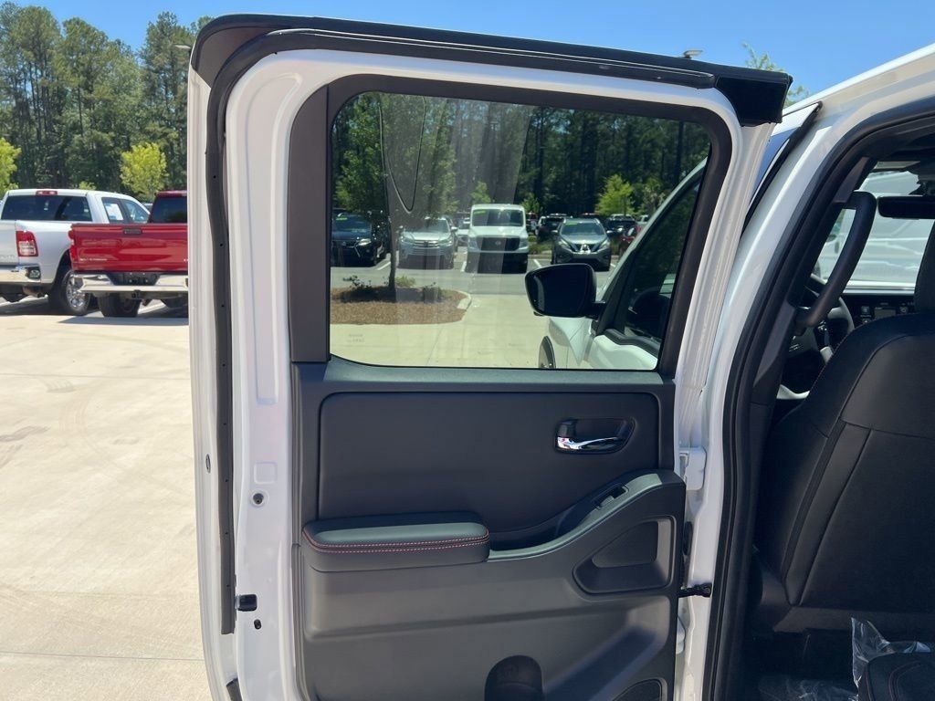 2025 Glacier White Nissan Frontier PRO-4X 4X4 Truck