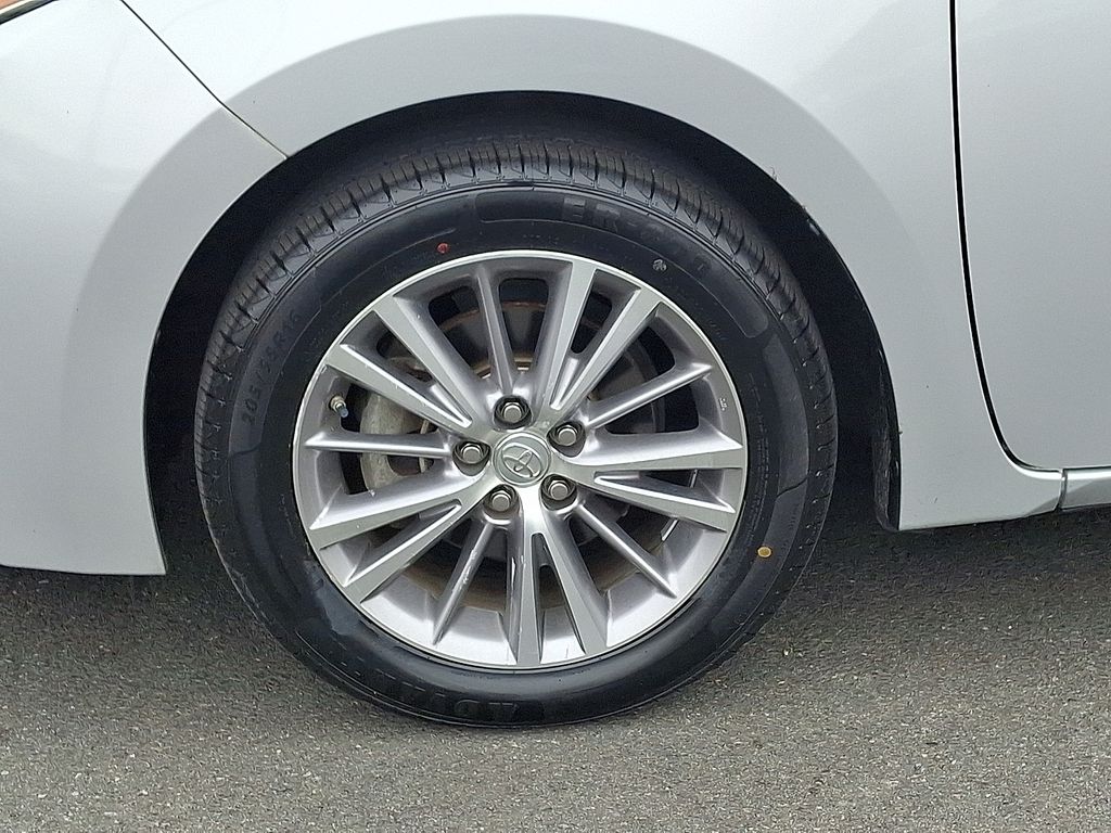 Thumbnail: 2015 Toyota Corolla - 8