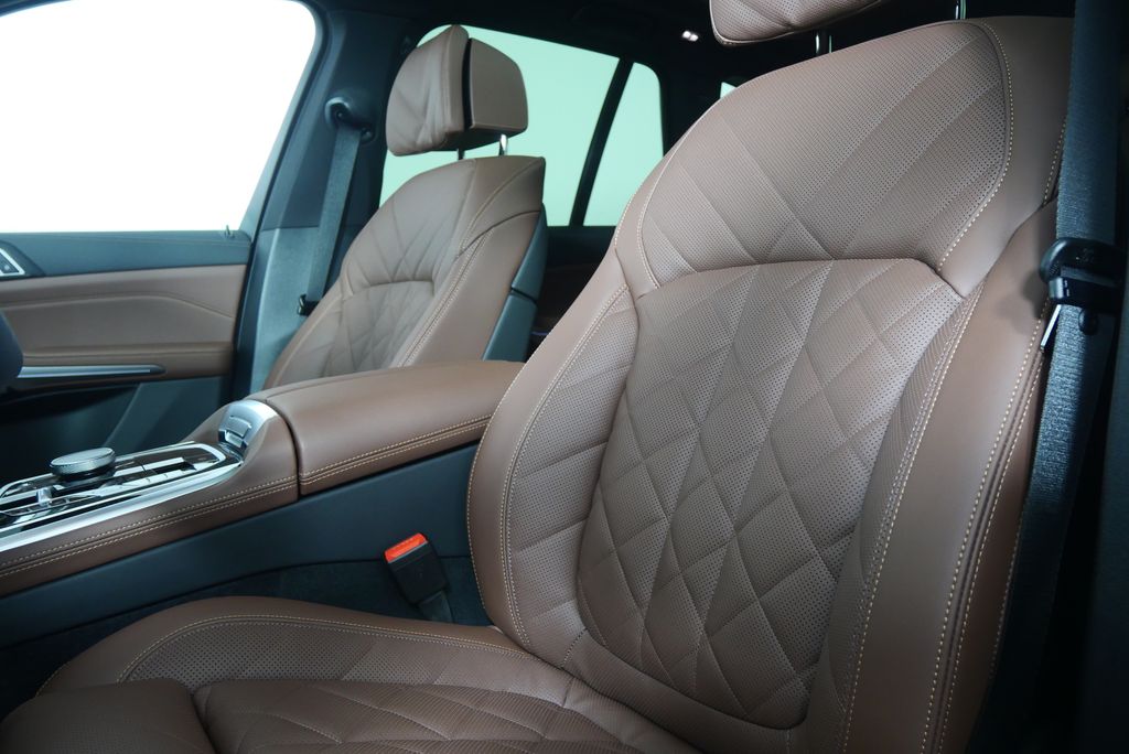 Thumbnail: 2026 BMW X5 - 11