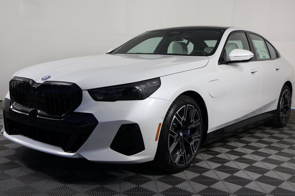 Thumbnail: 2027 BMW 5 Series - 1